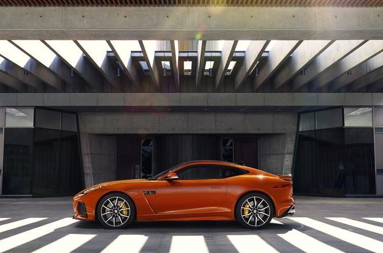 Jag_FTYPE_SVR_Coupe_Loc01