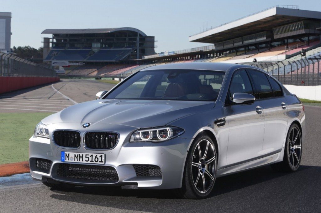 bmw_M5_vs jag_xfrs_01