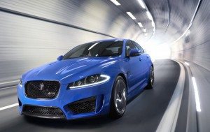 bmw_M5_vs jag_xfrs_01