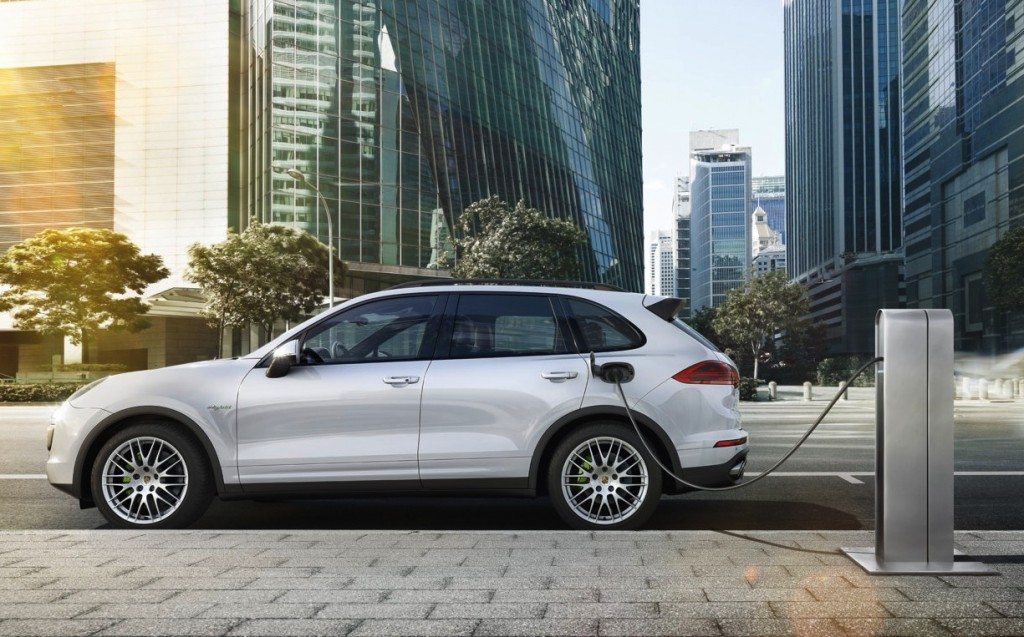 Porsche-Cayenne-parigi-2014