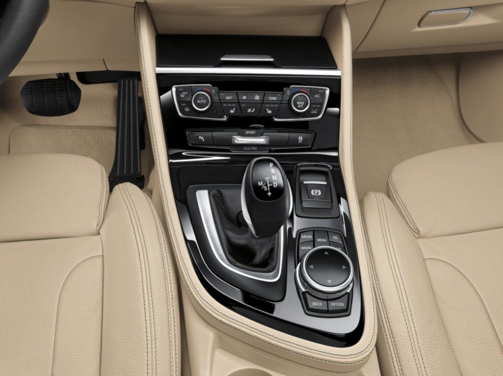 15-BMW Active Tourer-2015.