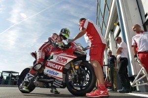 ducati-SBK-Giugliano-box