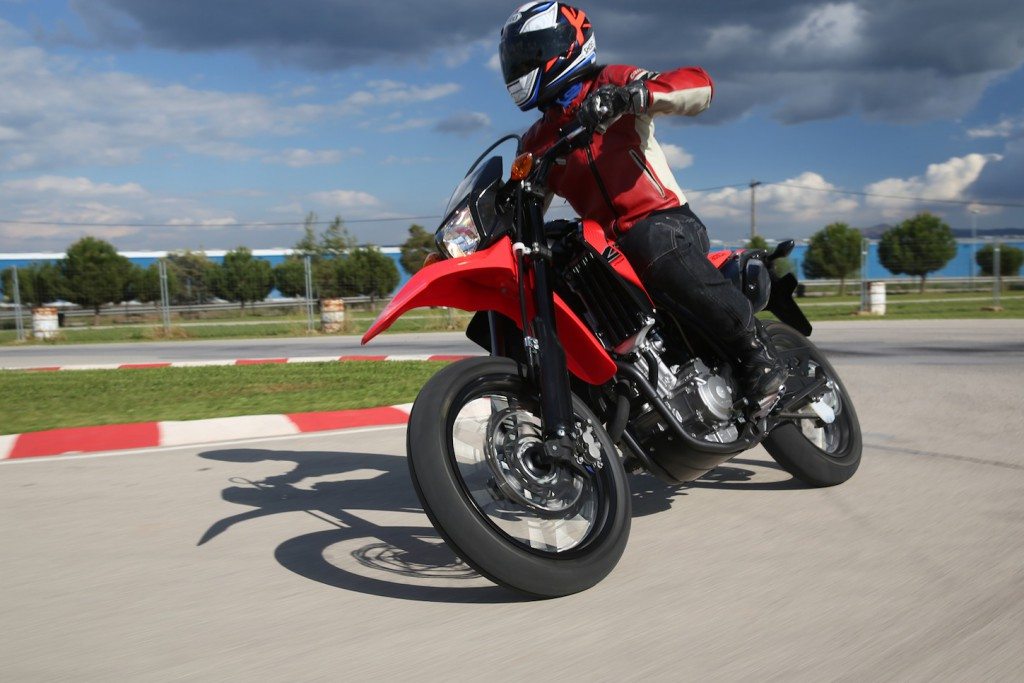2013 Honda CRF250M (motorbike, rider, race track)