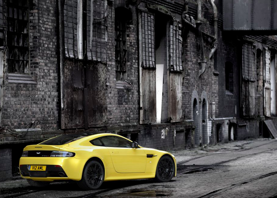 Aston-Martin-V12-Vantage