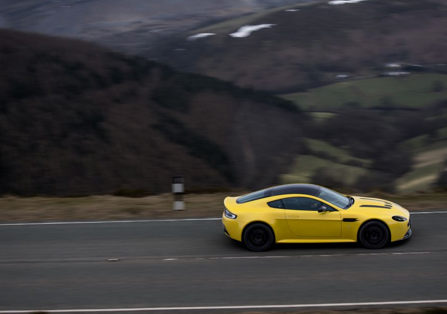 Aston-Martin-V12-Vantage