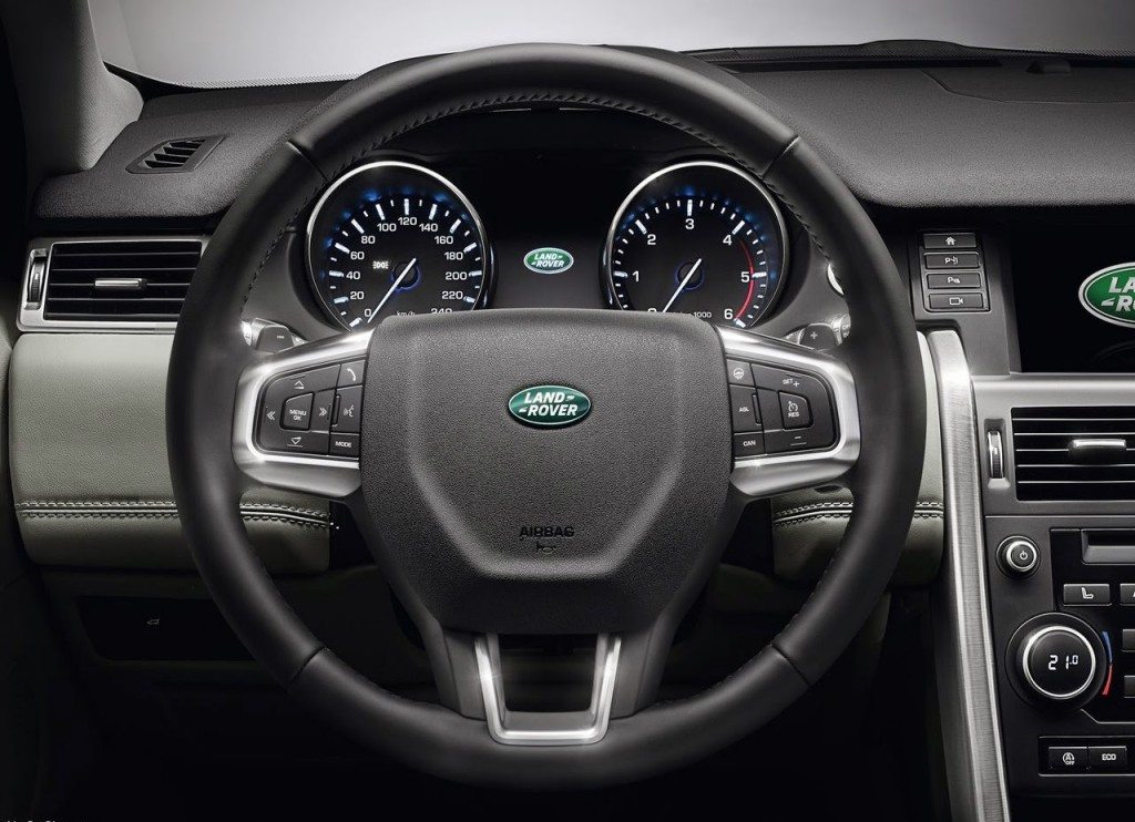 2015-Land-Rover-Discovery-Sport-02