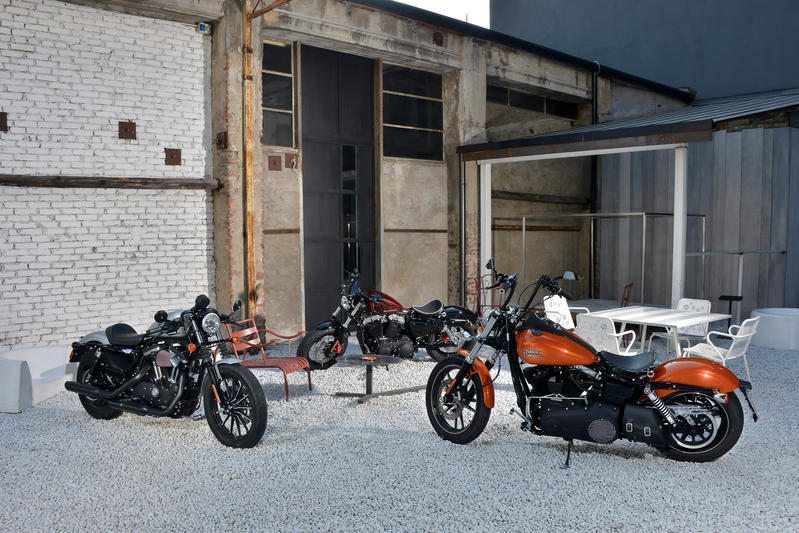 Harley-Davidson © -Dark Custom™ models
