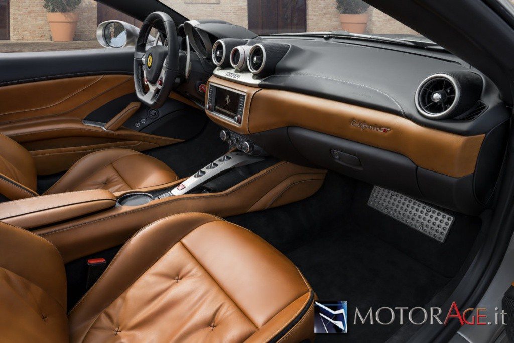 FERRARI CALIFORNIA T (4)