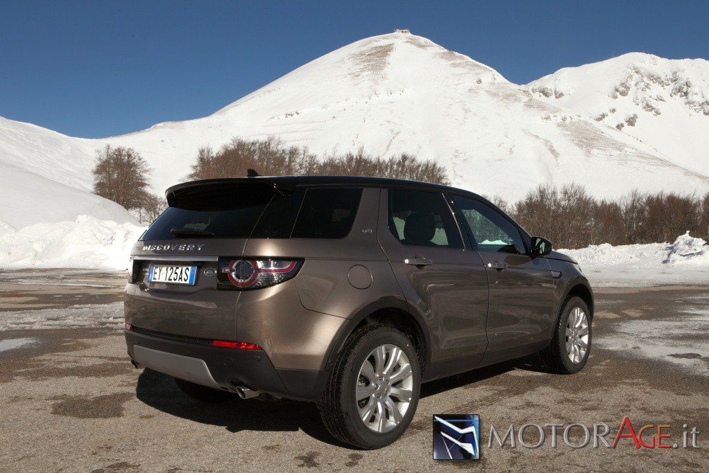 LR Discovery Sport-30