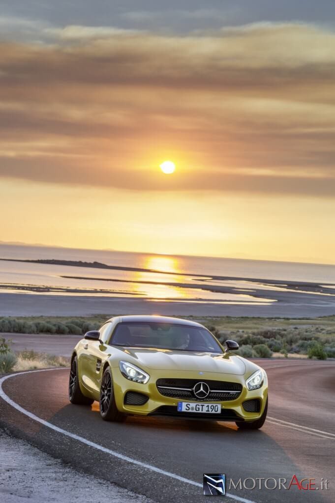 MERCEDES-AMG GTS (5)