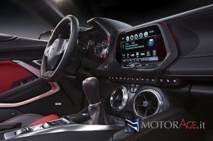 An all-new, driver-focused interior in the 2016 Chevrolet Camaro features performance-optimized ergonomics, including new seats, a new, flat-bottom steering wheel and a new center console designed for easier manual-transmission shifting.
