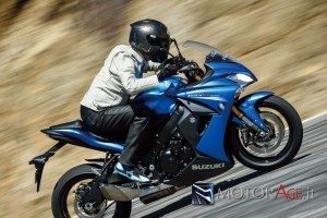 Suzuki_GSX_S1000_movimento-01