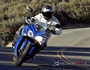 Suzuki_GSX_S1000_movimento-03