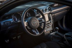 ford_mustang_2015_onboard_1024x679