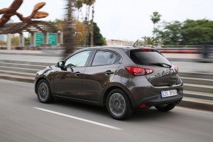 mazda2_2015_action_23_screen