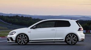 media-Nuova Golf GTI Clubsport_DB2015AU01316 (1) FOTO FIANCATA PIENA copia