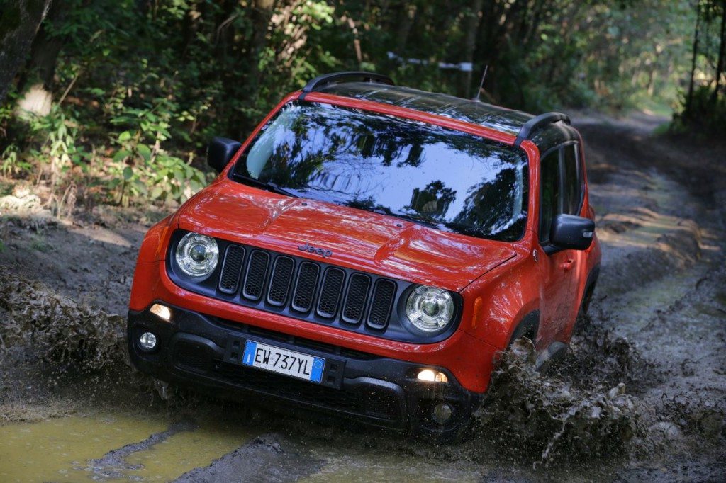 2015_Jeep_Renegade_05