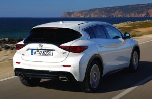 2016-Infiniti-Q30-04