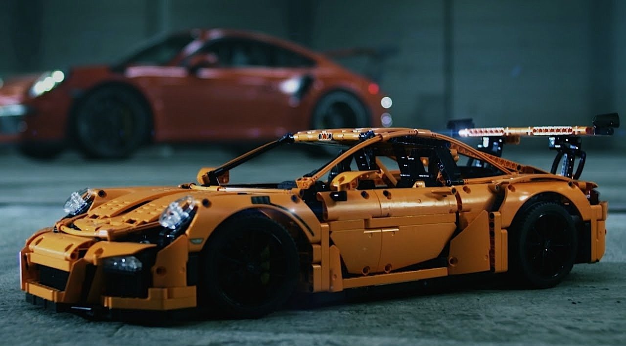 Lego 911 GT3 RS: il maxi modellino della Porsche 911 GT3 RS