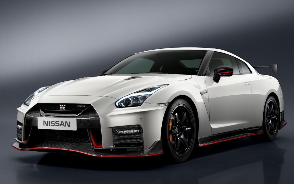 The 2017 Nissan GT-R NISMO’s front end features a freshened face highlighted by an aggressive new fascia. To help cool the car’s high-output engine, the dark chrome “V-motion” grille has been enlarged to collect more air, without diminishing the car’s aerodynamic performance. A new significantly reinforced hood avoids deformation at extremely high speeds, allowing it to keep its aerodynamic shape. Unlike the standard model, the front bumper of the GT-R NISMO – crafted with Takumi-like precision – feature layers of carbon-fiber sheets carefully overlapped to achieve the ideal amount of stiffness.