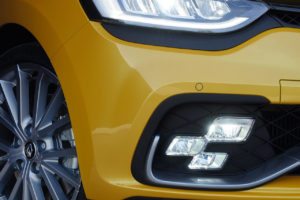 2017-renault-clio-rs-sport-8