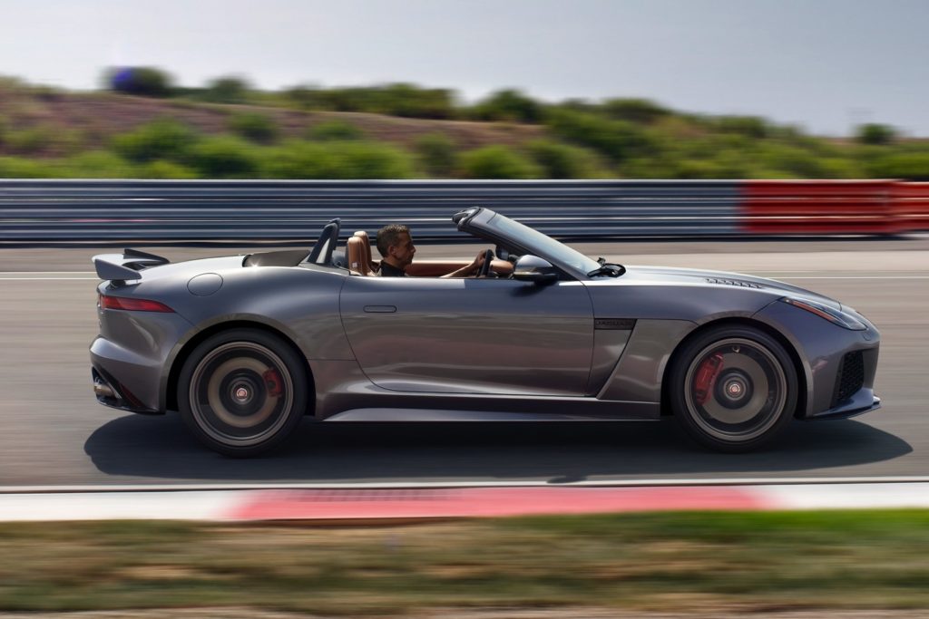 Jaguar-F-Type-SVR-convertibile-01