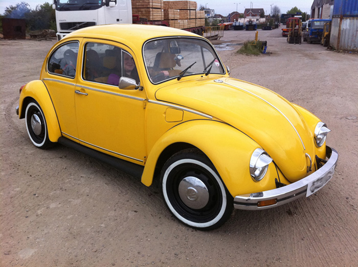 Volkswagen 50. Volkswagen Beetle 1963 салон. Фольксваген Жук 63 года. Beetle Michelin 42. Volkswagen Beetle 1967 Бамблби.