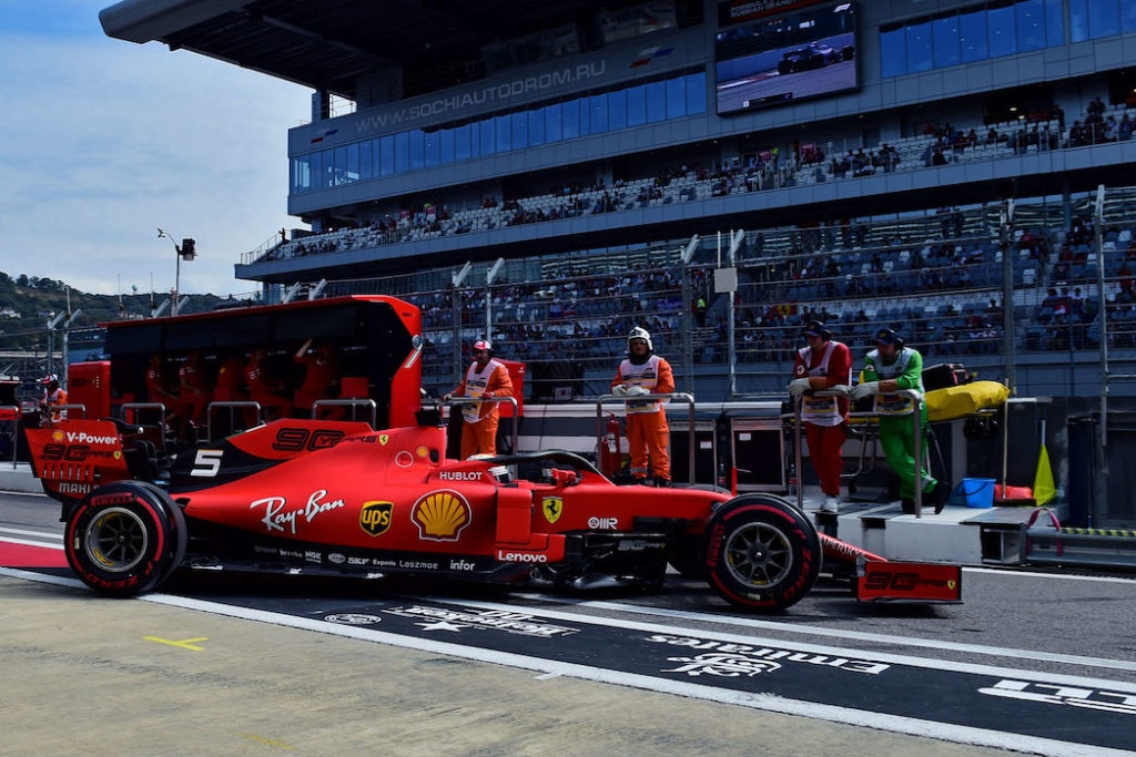 Vettel fermo pista GP Russia F1 2019