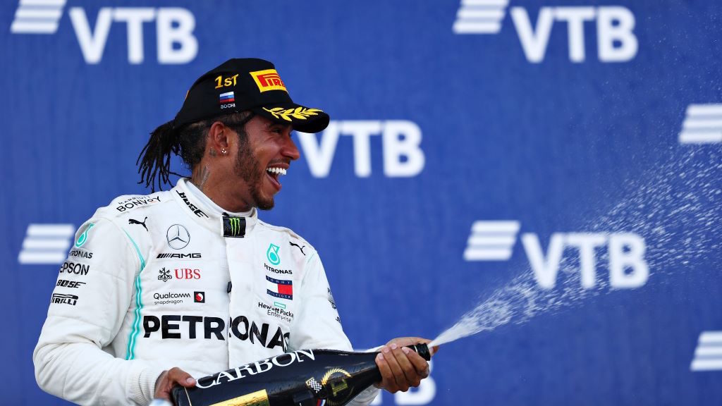 Lewis Hamilton, champagne, GP Russia F1 2019