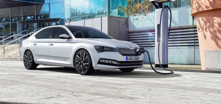 Skoda Superb iV ricarica plug-in