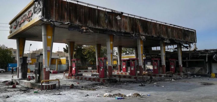 Stazione di servizio incendiata, Iran