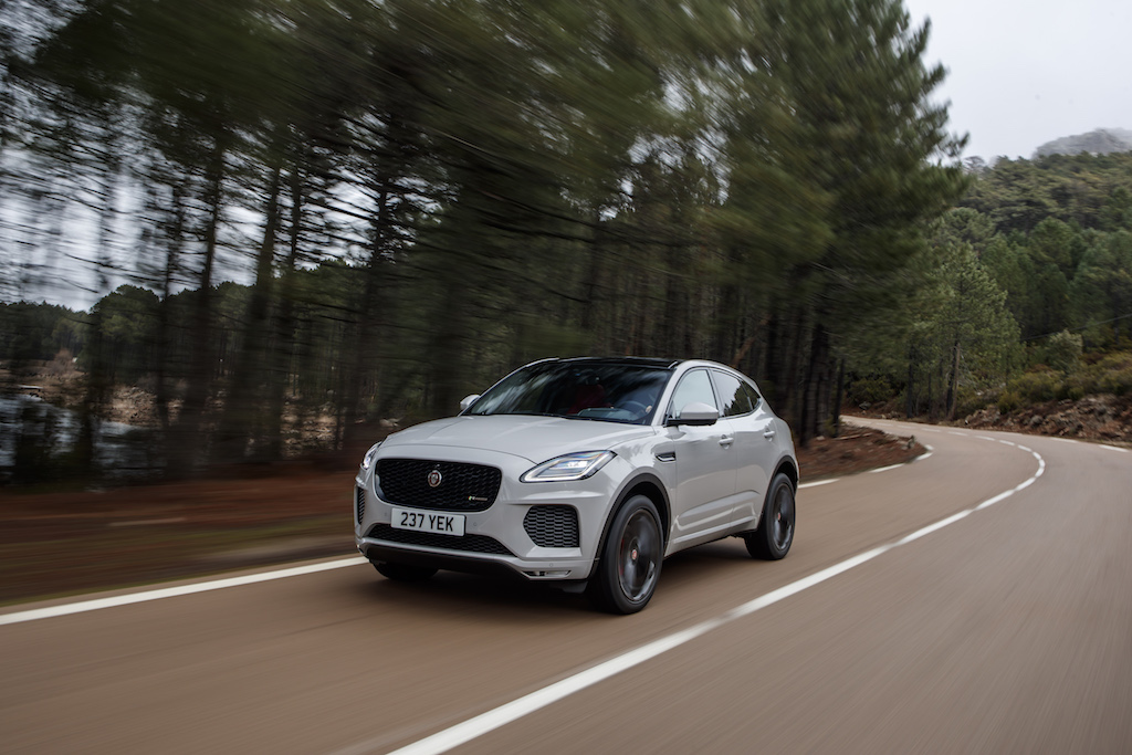 sveglia al volante jaguar e-pace