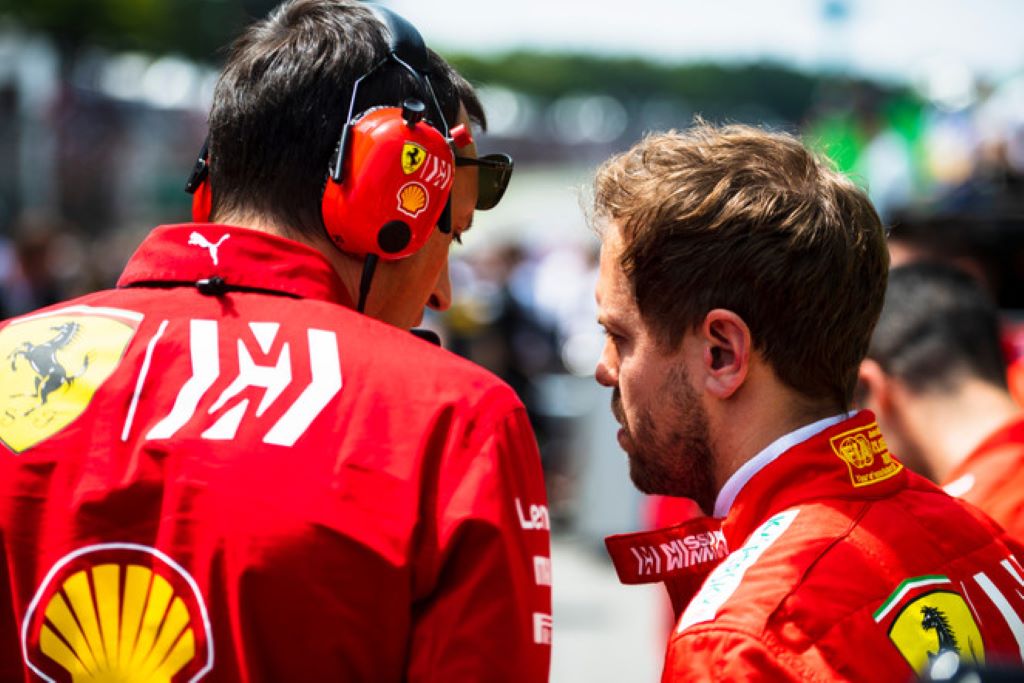 Sebastian Vettel discute ai Box, GP Brasile Formula 1 2019, Interlagos