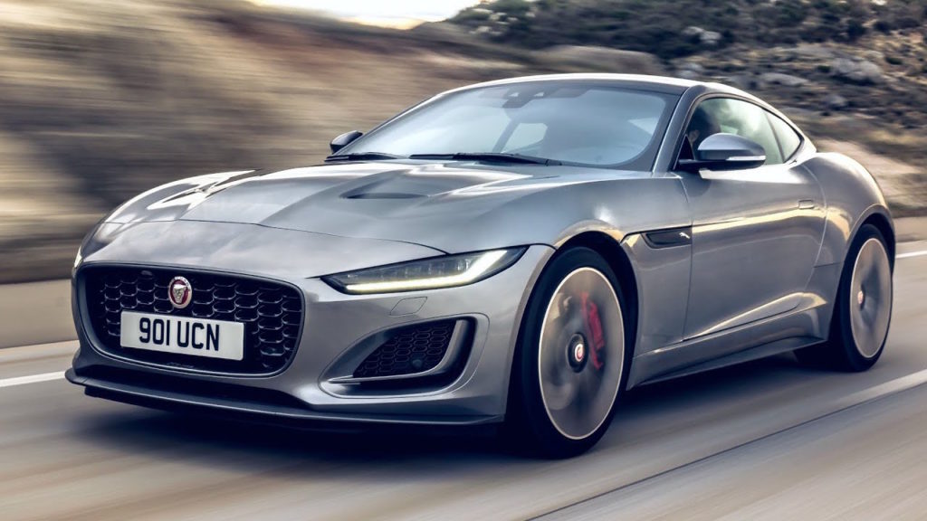 Jaguar F-Type Coupé P300: tutta grinta e performance