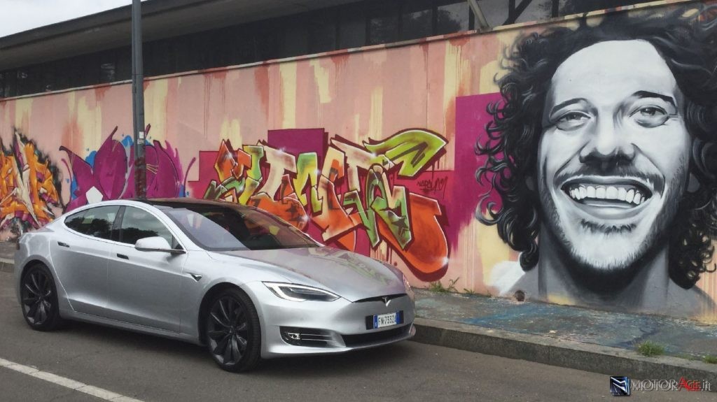 Tesla Model S, test drive MotorAge.it prova su strada, MI
