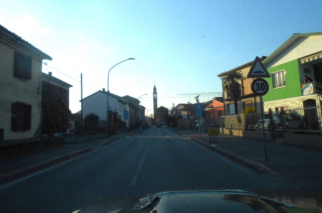 Traffico, zona con limite di velocità a 30 Km/h