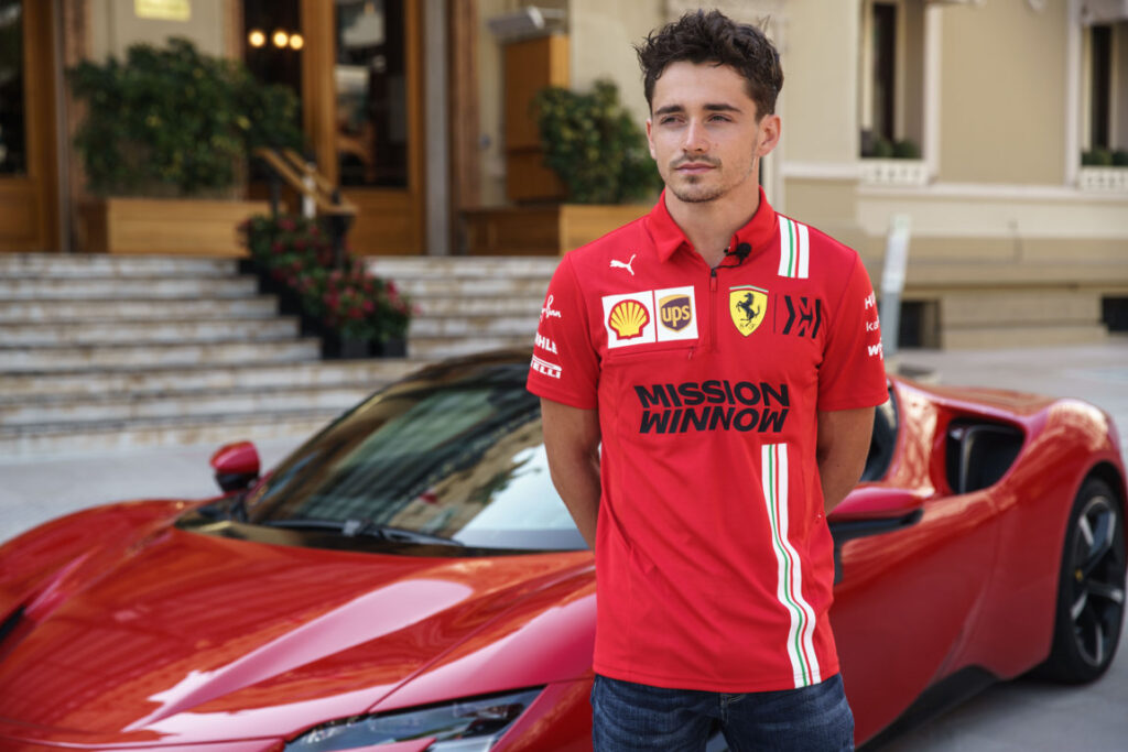 Leclerc con la SF90 Stradale a Monaco