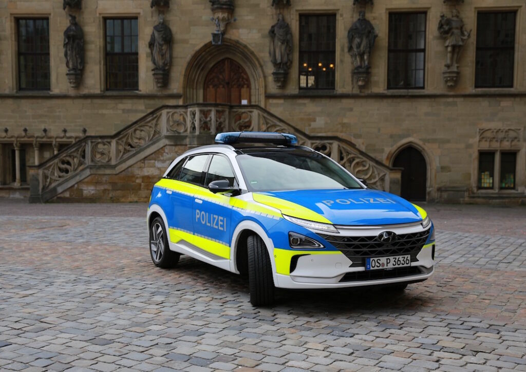 Hyundai NEXO in forza alla Polizia di Osnabrück in Germania e dalla Surrey Police nel Regno Unito. 