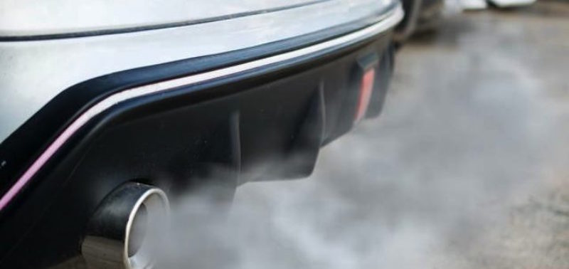 Scarico emissioni Diesel da automobile