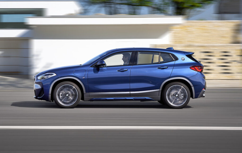 BMW X2 xDrive 25e: con il restyling debutta la versione ibrida plug-in