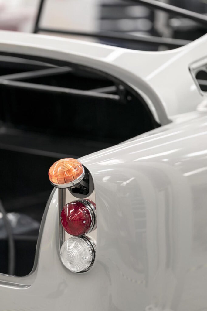 Fanalino per uscita fumi della Aston Martin DB5 Goldfinger Continuation, 2020