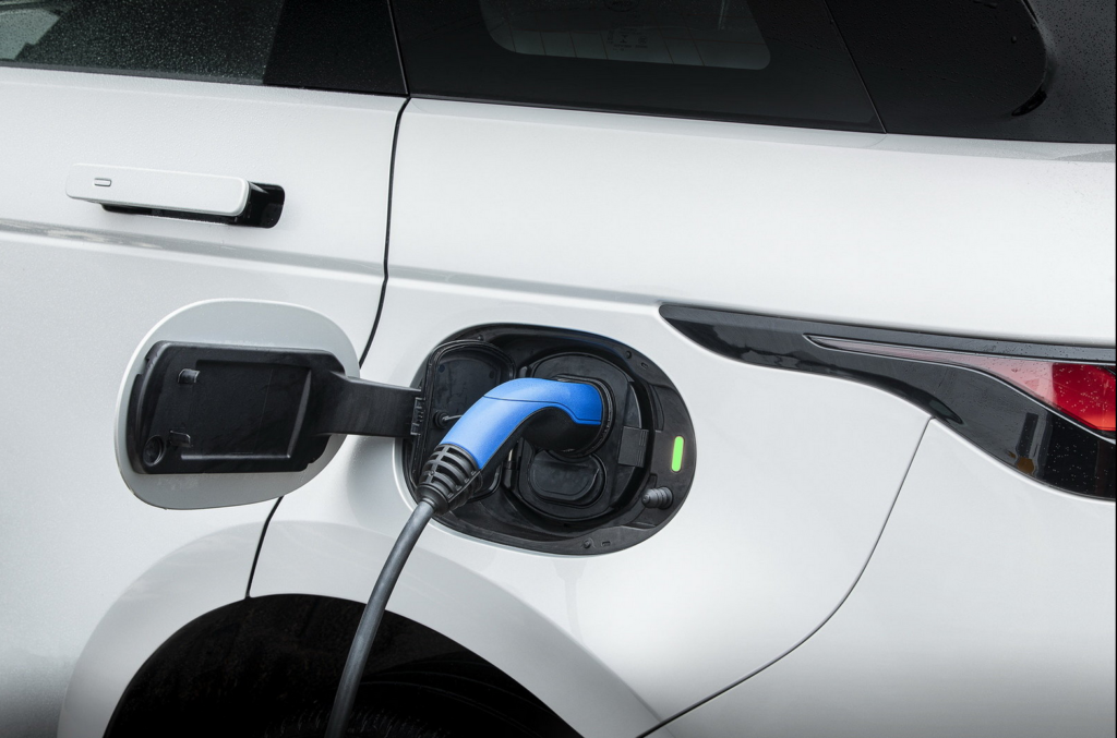 Range Rover Evoque e Land Rover Discovery Sport: arriva l’ibrido plug-in