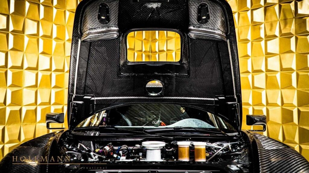 Porsche 935 full carbon: in vendita a un prezzo da record