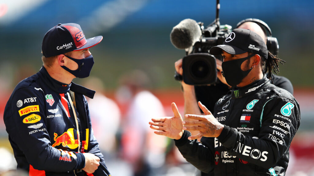 Hamilton, vincitore con Mercedes del GP di Gran Bretagna 2020, discute con Verstappen, Red Bull