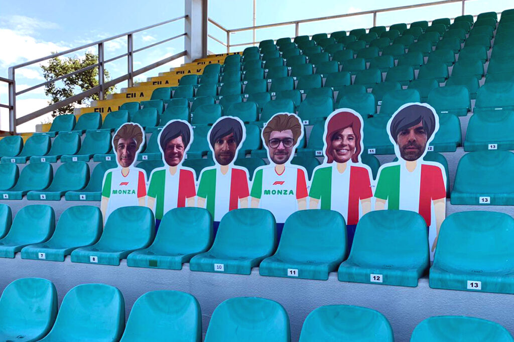 Sagome virtuali dei tifosi per il Gran Premio d'Italia di Formula 1 di Monza; esempio. Sagome prenotabili sul sito web