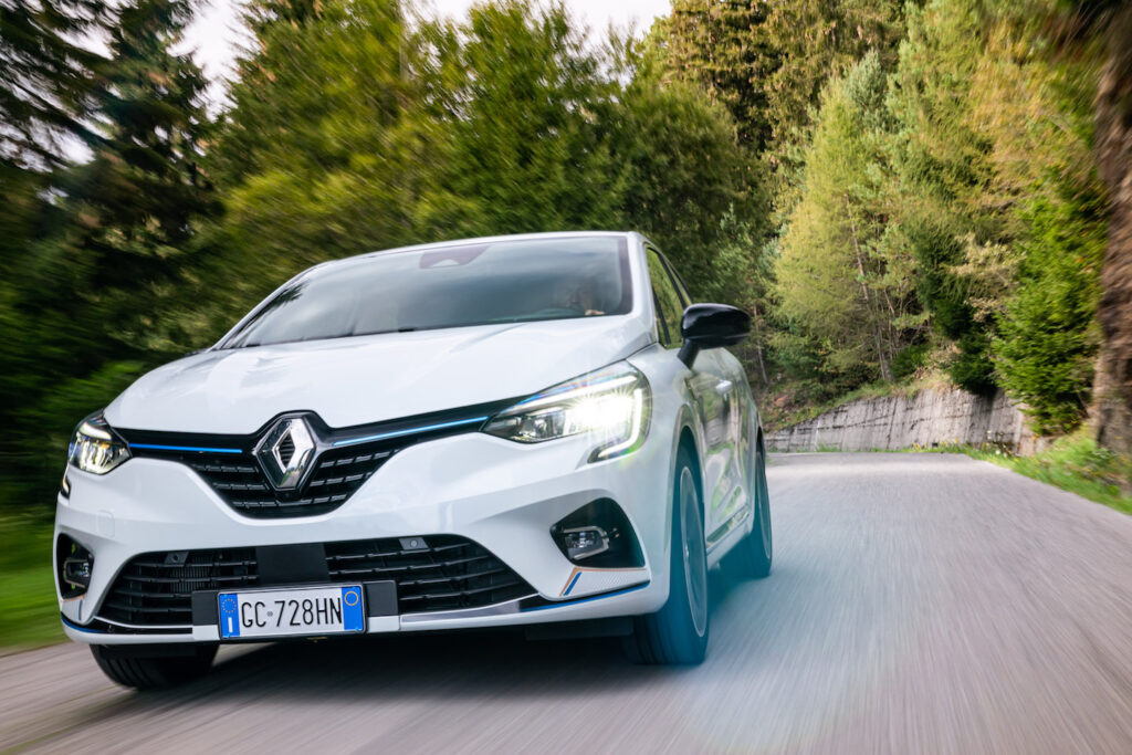 Test drive della nuova versione ibrida e compatta Renault Clio 1.6 Hybrid E-Tech 