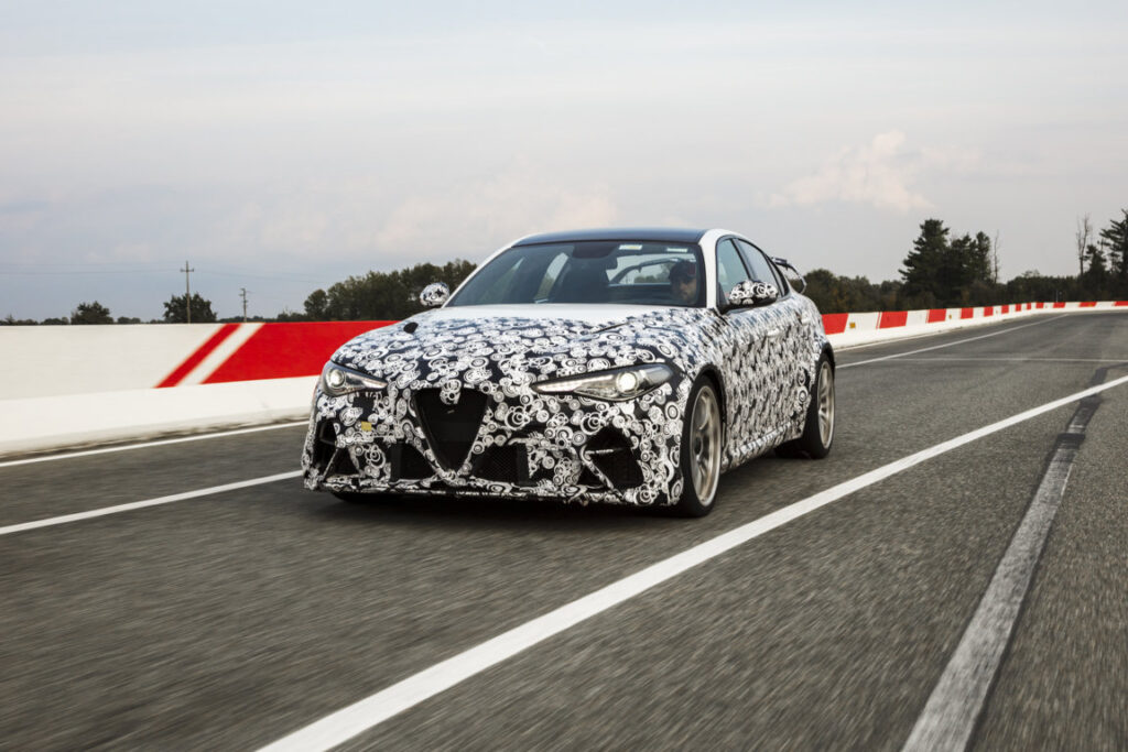 Alfa Romeo Giulia GTA testata da Raikkonen e Giovinazzi 