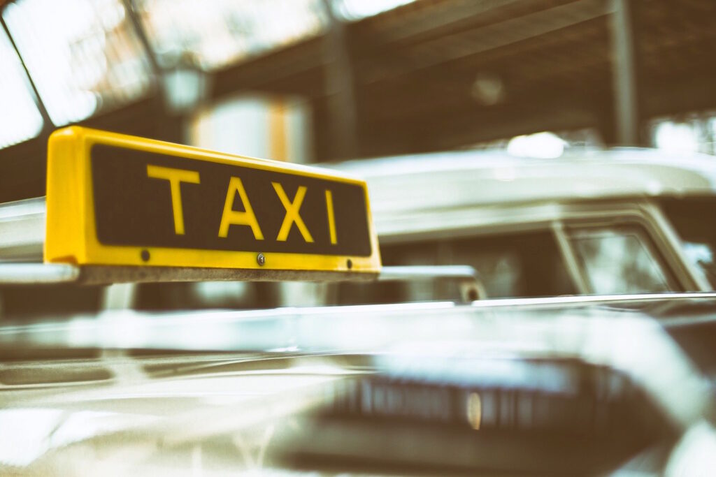 Taxi anti assembramento mezzi pubblici: l’iniziativa