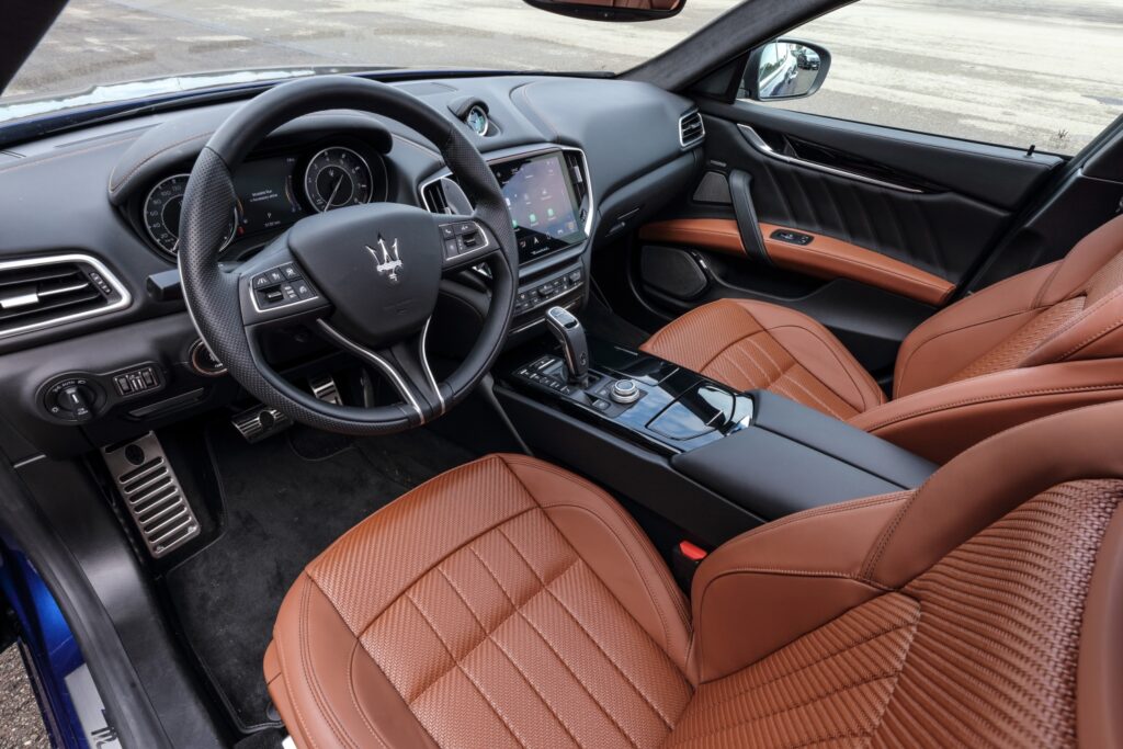 Maserati Ghibli Hybrid: tridente elettrizzante da 330 CV