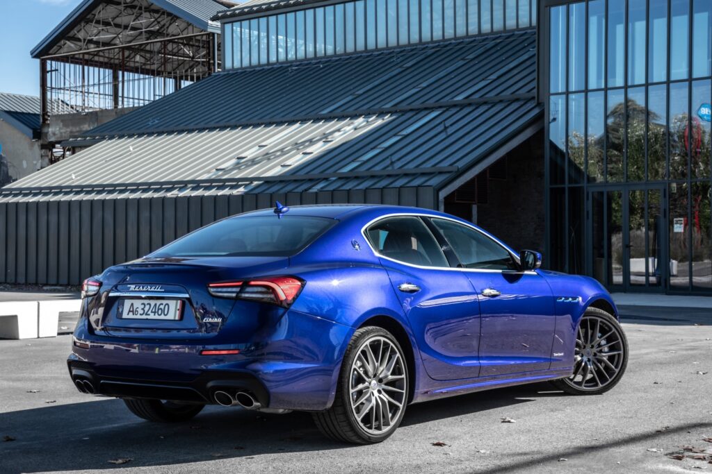 Maserati Ghibli Hybrid: tridente elettrizzante da 330 CV